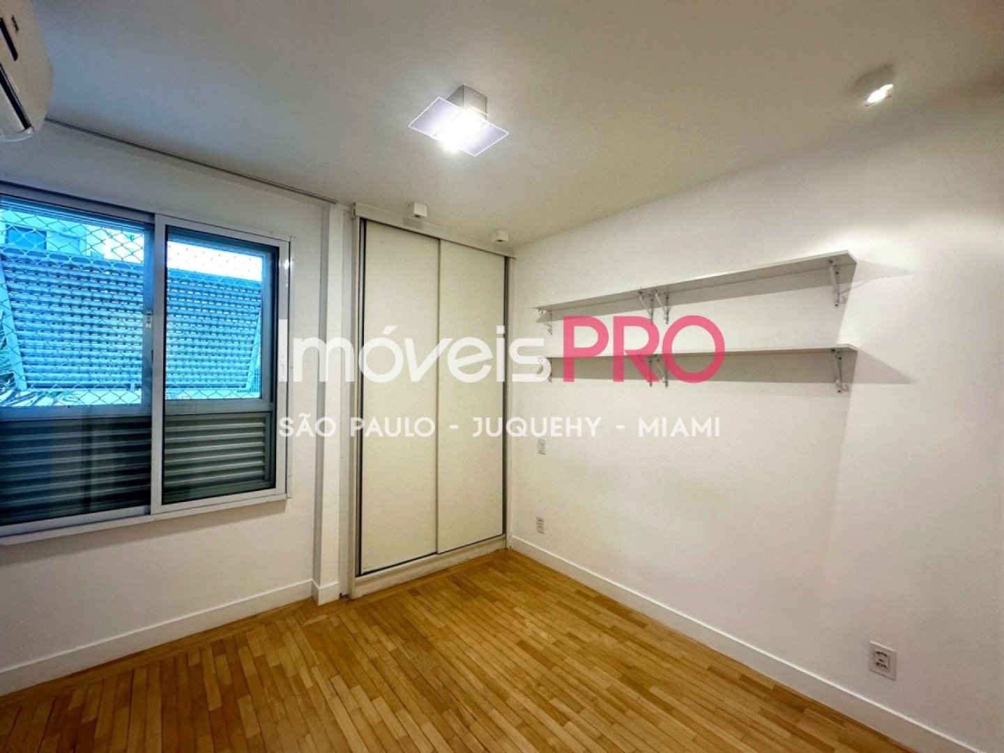 Foto :: https://assets.imoveispro.com.br/thumb/IP10815/apartamento-venda-moema_IP10815_11_1920x1080.jpg?