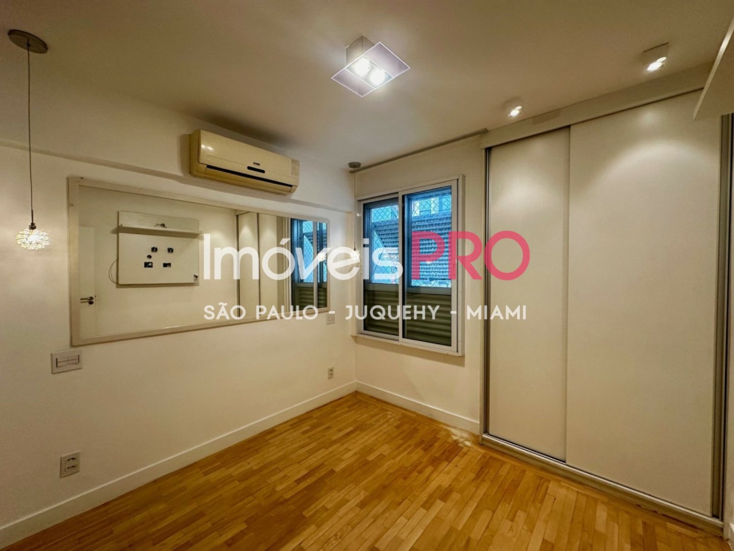 Foto :: https://assets.imoveispro.com.br/thumb/IP10815/apartamento-venda-moema_IP10815_17_1920x1080.jpg?