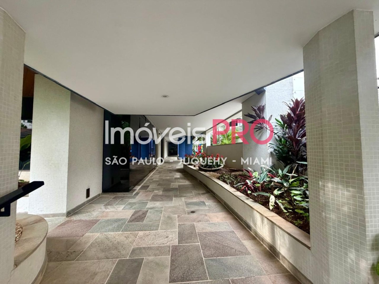 Foto :: https://assets.imoveispro.com.br/thumb/IP12537/apartamento-venda-moema_IP12537_41_1920x1080.jpg?
