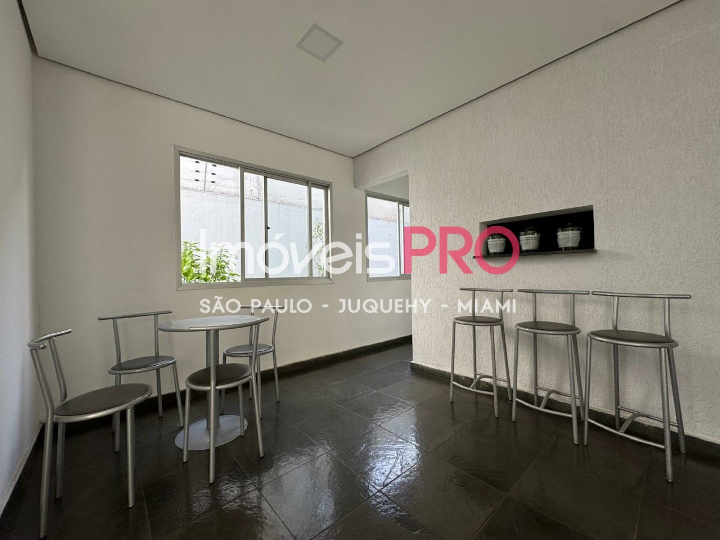 Foto :: https://assets.imoveispro.com.br/thumb/IP14610/apartamento-venda-vila-mariana_IP14610_23_1920x1080.jpg?