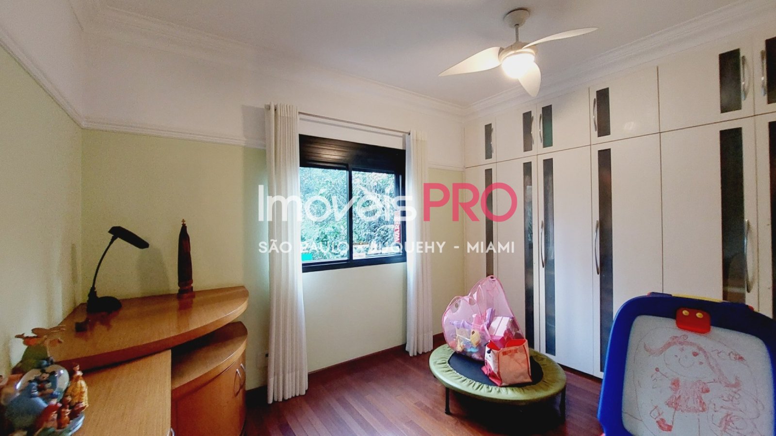 Foto :: https://assets.imoveispro.com.br/thumb/IP16256/apartamento-venda-panamby_IP16256_17_1920x1080.jpg?