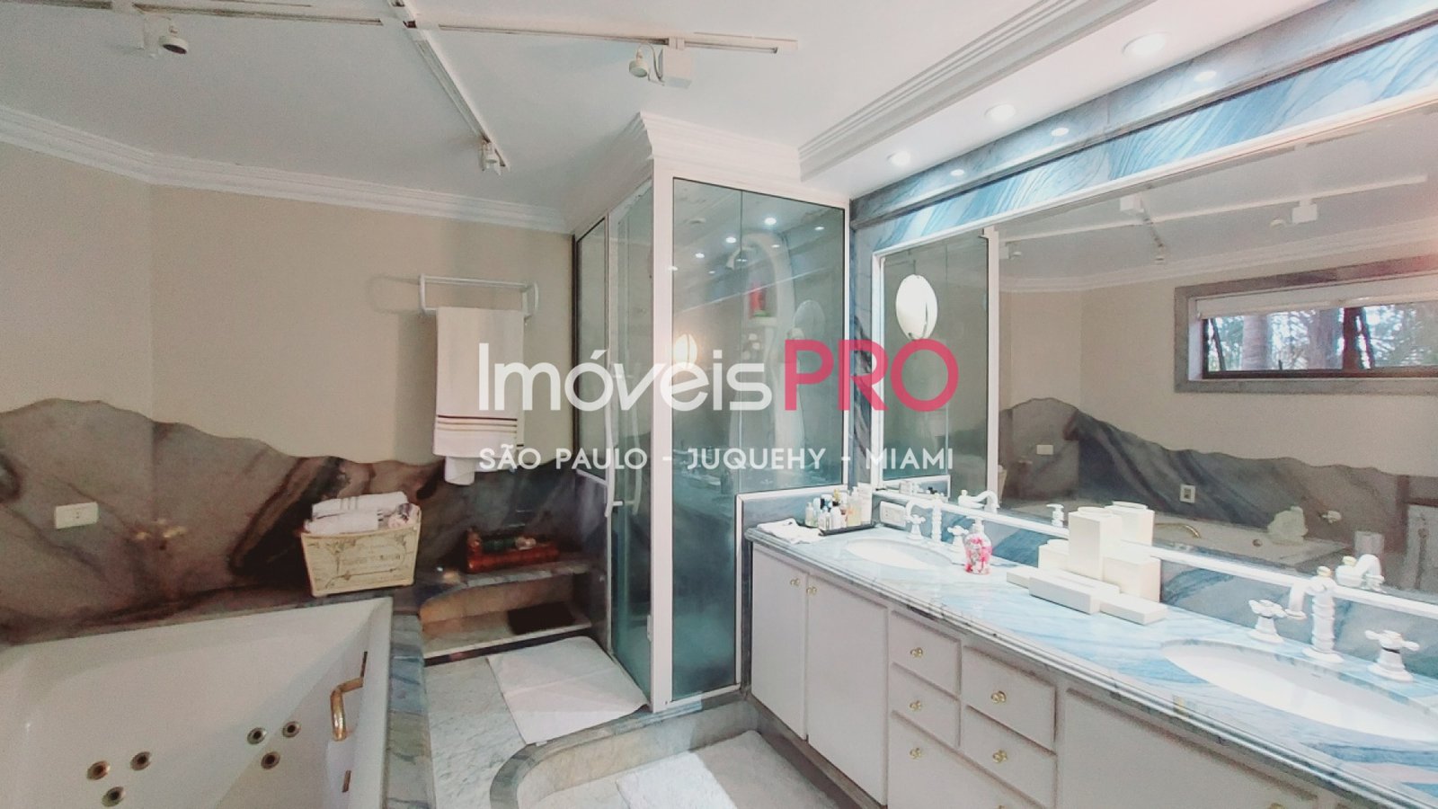 Foto :: https://assets.imoveispro.com.br/thumb/IP16256/apartamento-venda-panamby_IP16256_23_1920x1080.jpg?