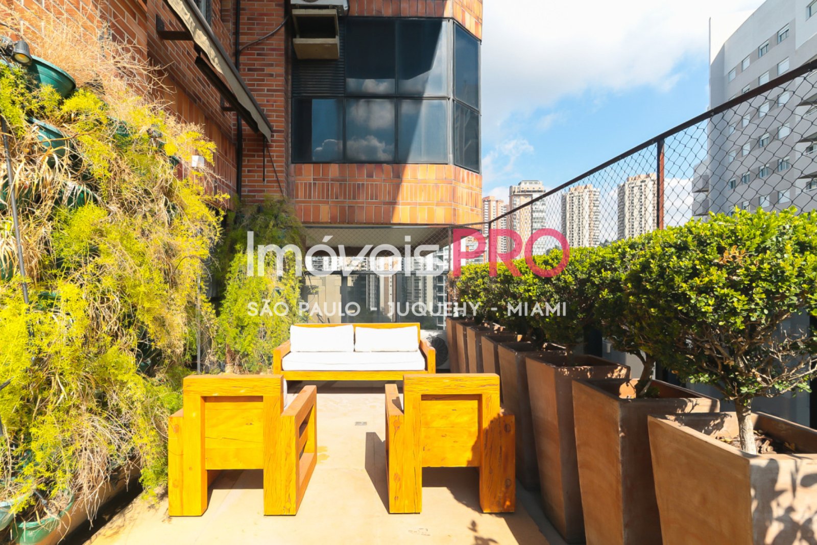 Foto :: https://assets.imoveispro.com.br/thumb/IP16256/apartamento-venda-panamby_IP16256_29_1920x1080.jpg?