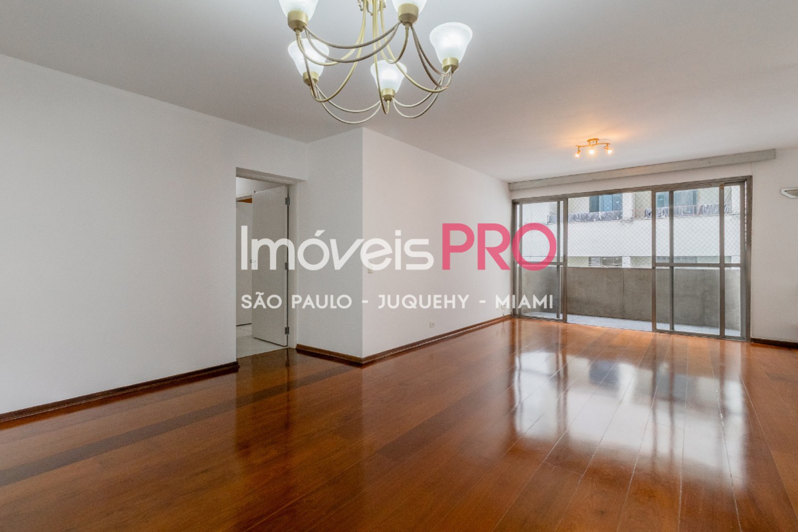 Apartamento de 3 quartos, 126 m², à venda em Moema Pássaros, R$ 1,7 mi — foto 1 de 32