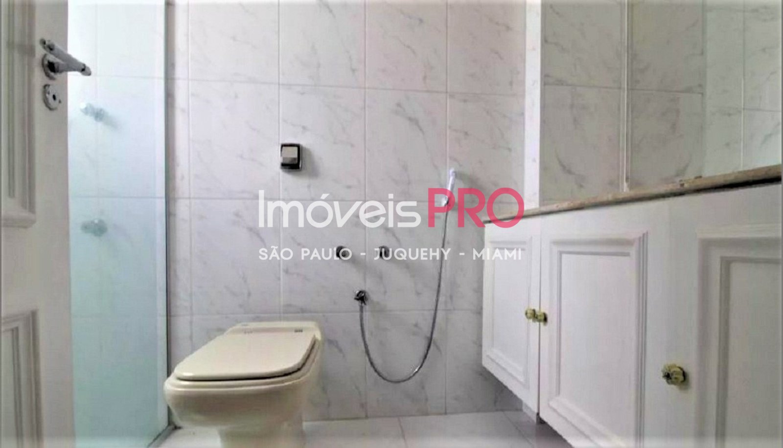 Foto :: https://assets.imoveispro.com.br/thumb/IP17661/cobertura-duplex-venda-campo-belo_IP17661_17_1920x1080.jpg?