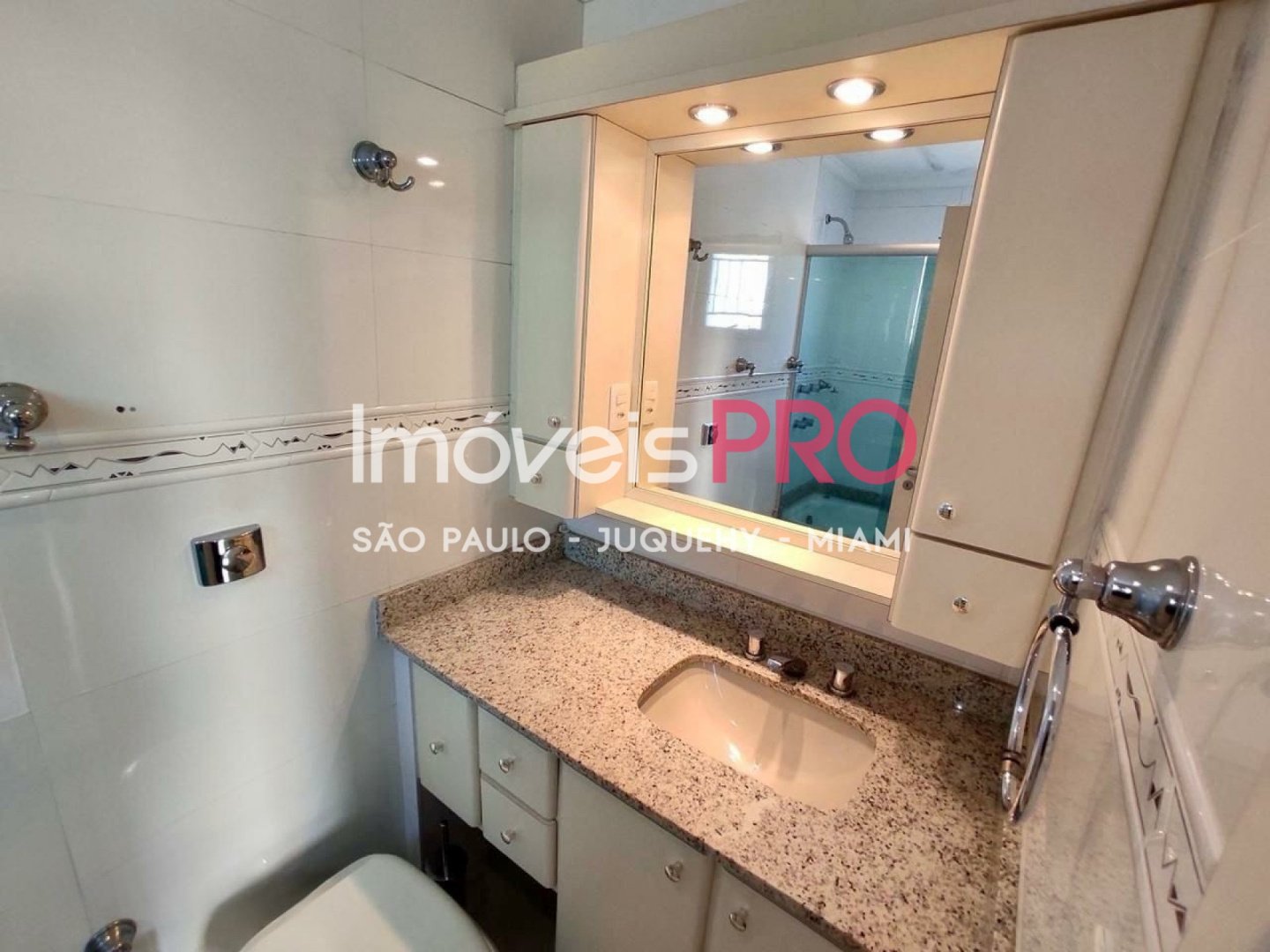 Foto :: https://assets.imoveispro.com.br/thumb/IP18750/apartamento-venda-campo-belo_IP18750_11_1920x1080.jpg?