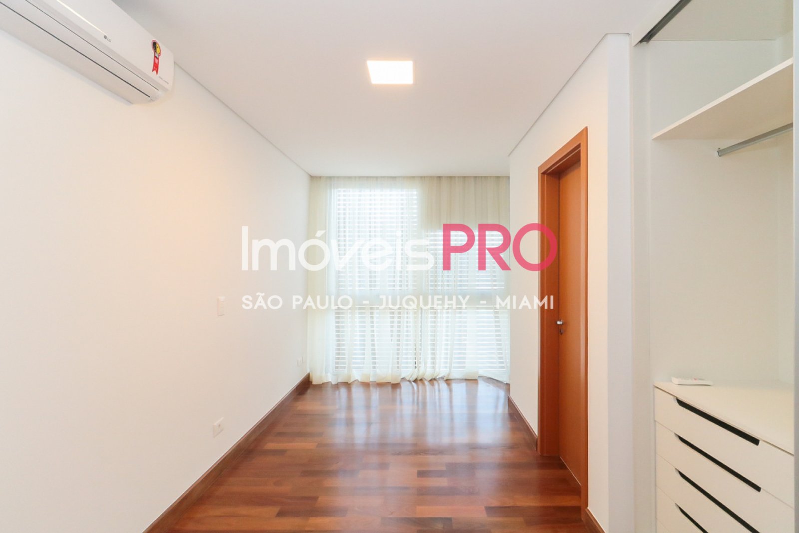Foto :: IP18857