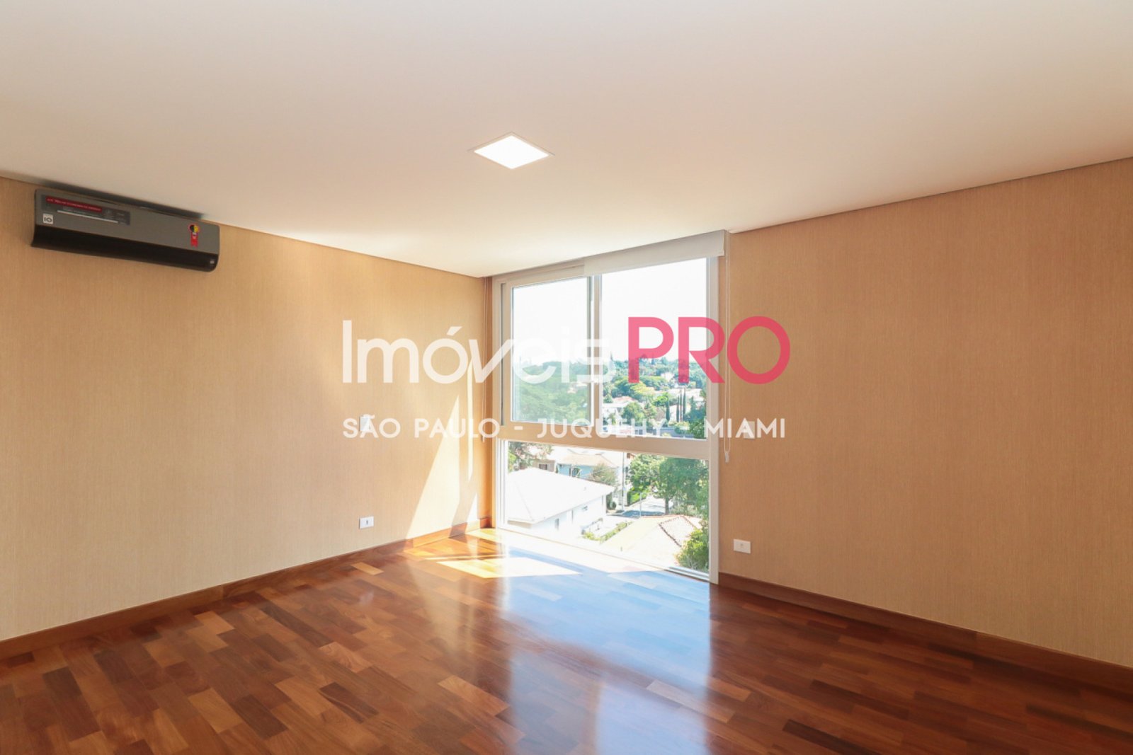 Foto :: IP18857