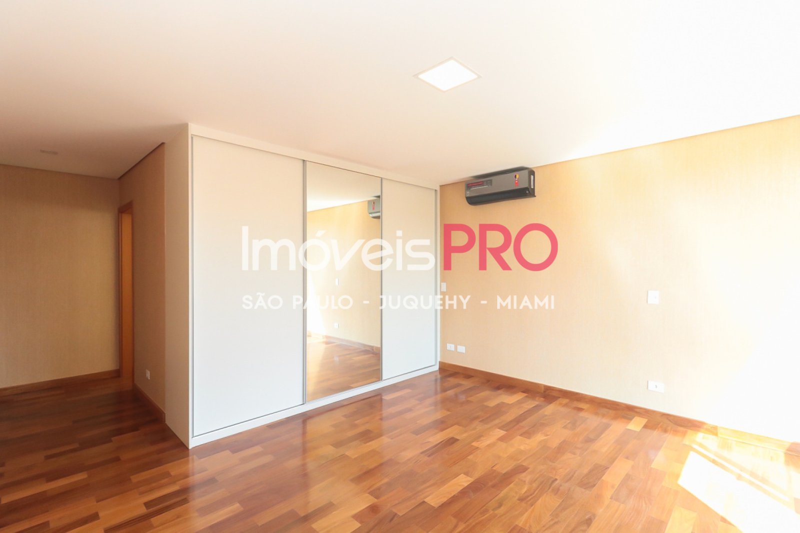 Foto :: https://assets.imoveispro.com.br/thumb/IP18857/condominio-venda-jardim-petropolis_IP18857_17_1920x1080.jpg?