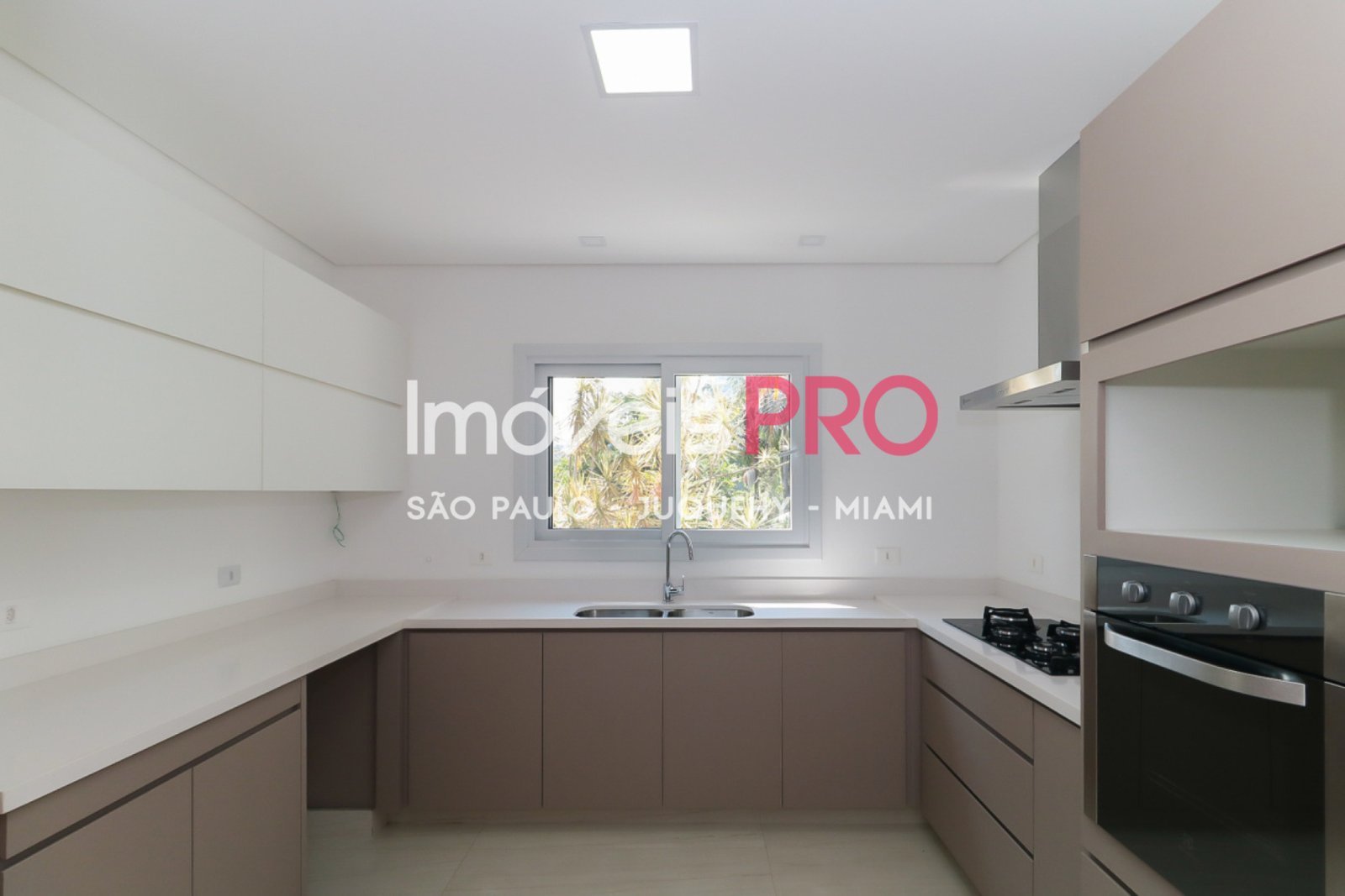 Foto :: IP18857