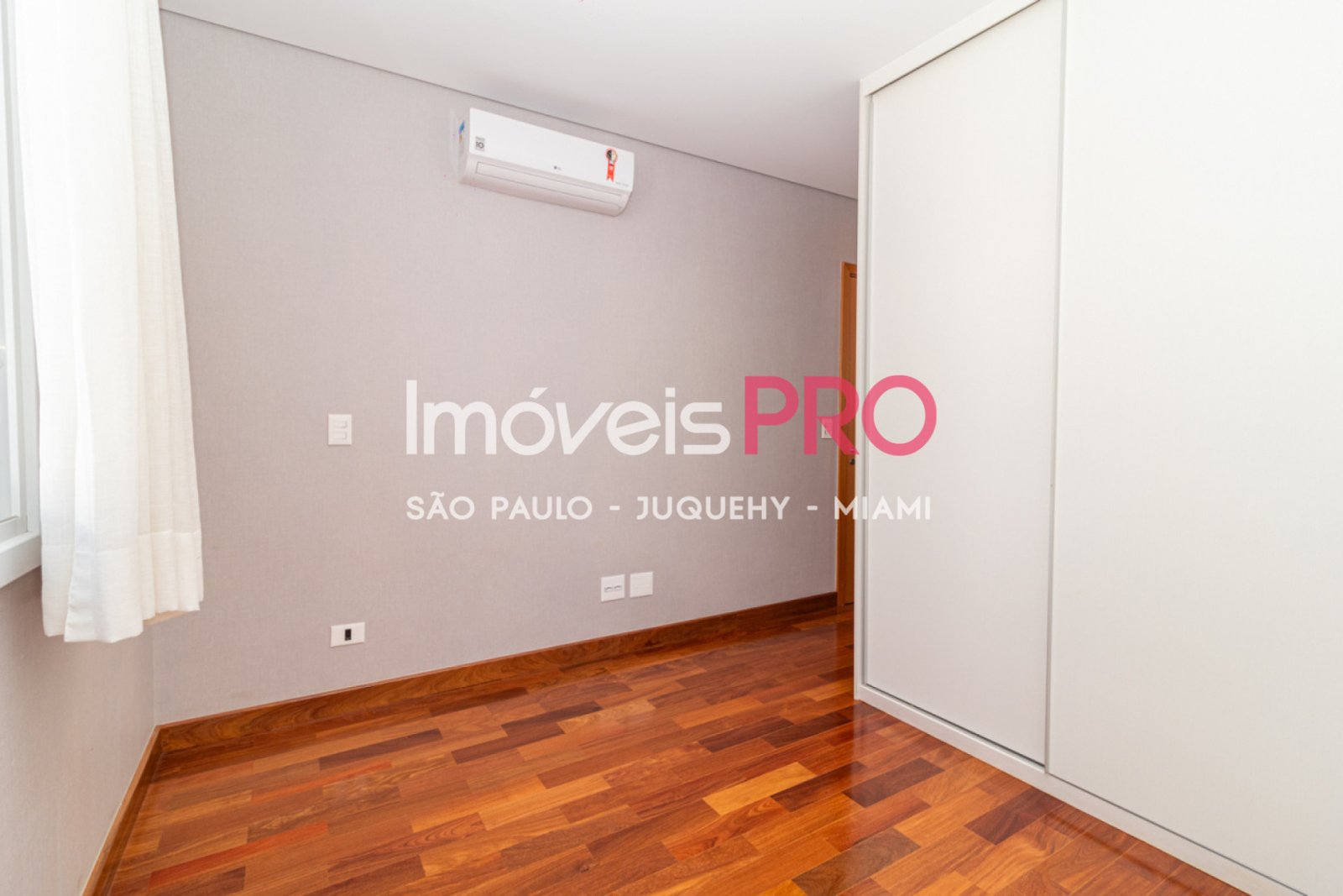 Foto :: IP18857