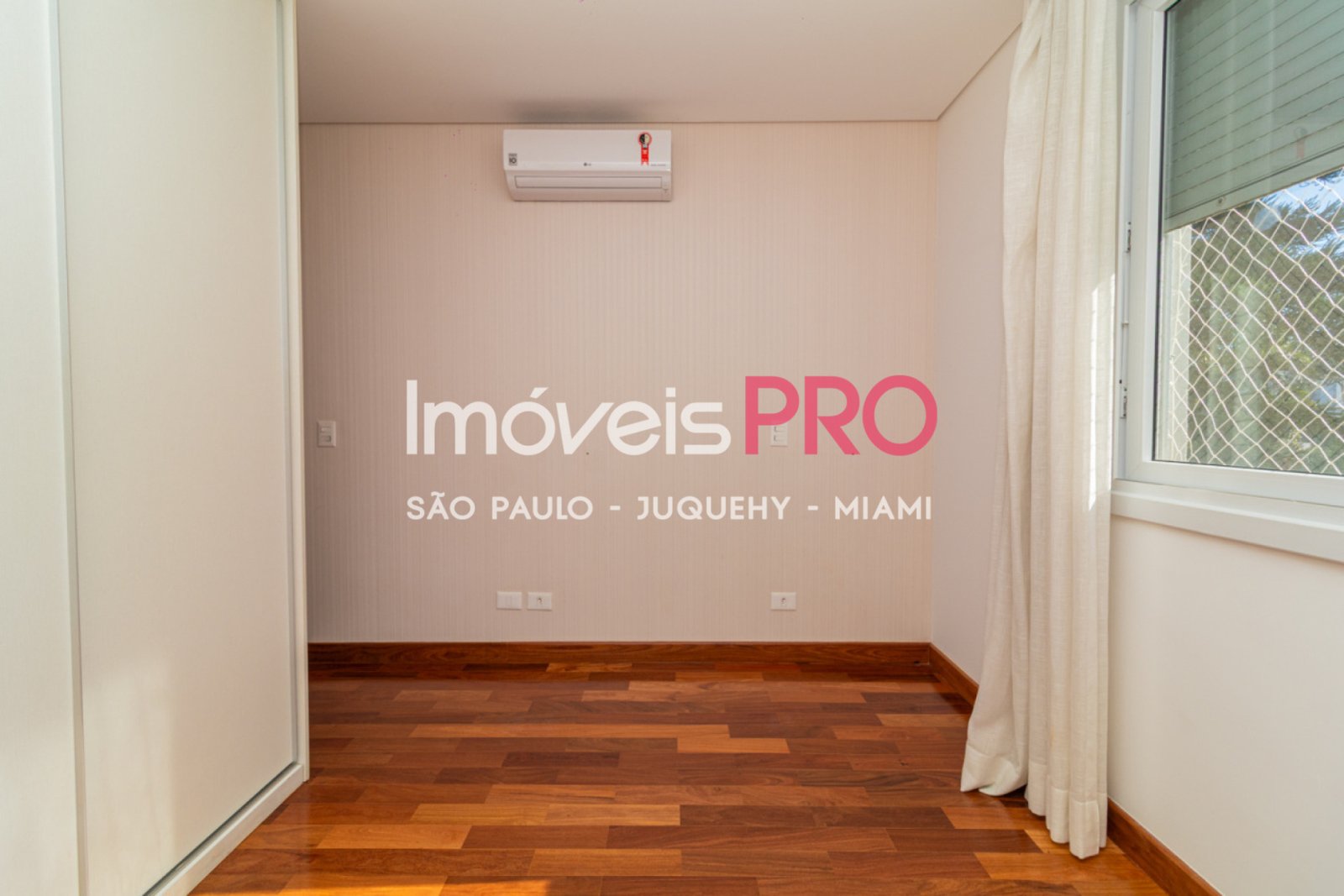 Foto :: IP18857
