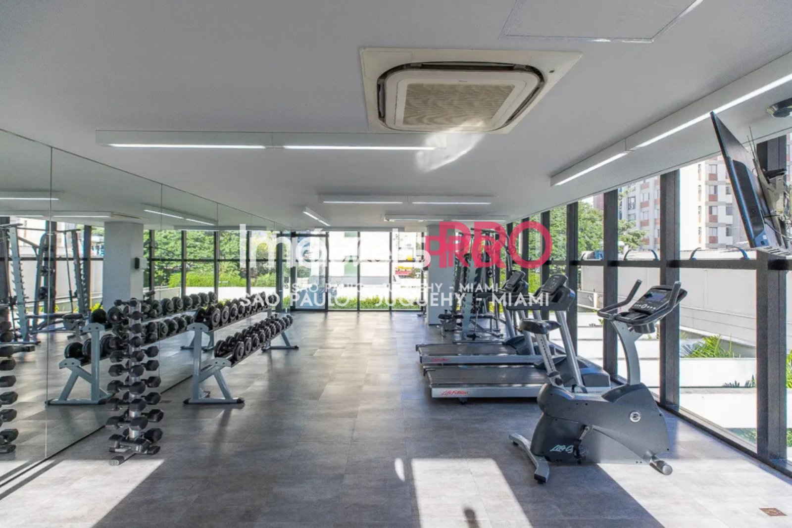 Foto :: https://assets.imoveispro.com.br/thumb/IP18909/apartamento-venda-moema_IP18909_23_1920x1080.jpg?