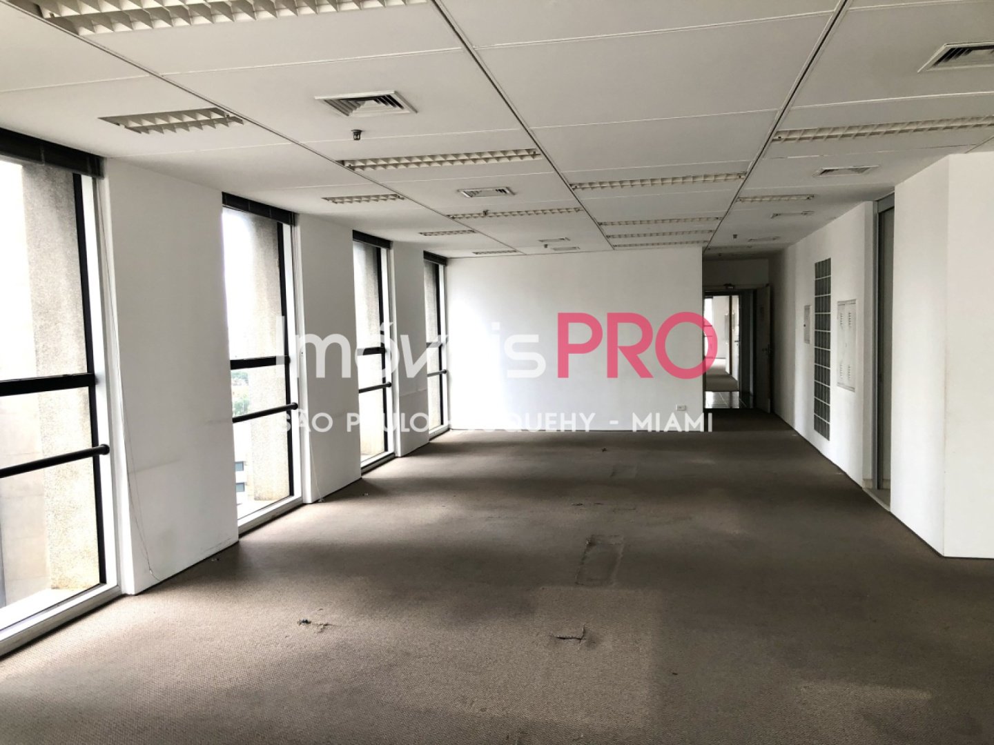 Foto :: https://assets.imoveispro.com.br/thumb/IP18928/conj-comercial-venda-chacara-santo-antonio-zona-sul_IP18928_17_1920x1080.jpg?