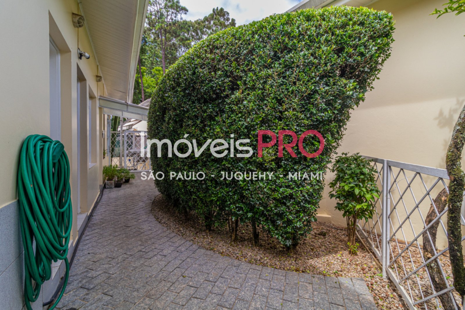 Foto :: https://assets.imoveispro.com.br/thumb/IP19222/sobrado-venda-jardim-marajoara_IP19222_77_1920x1080.jpg?