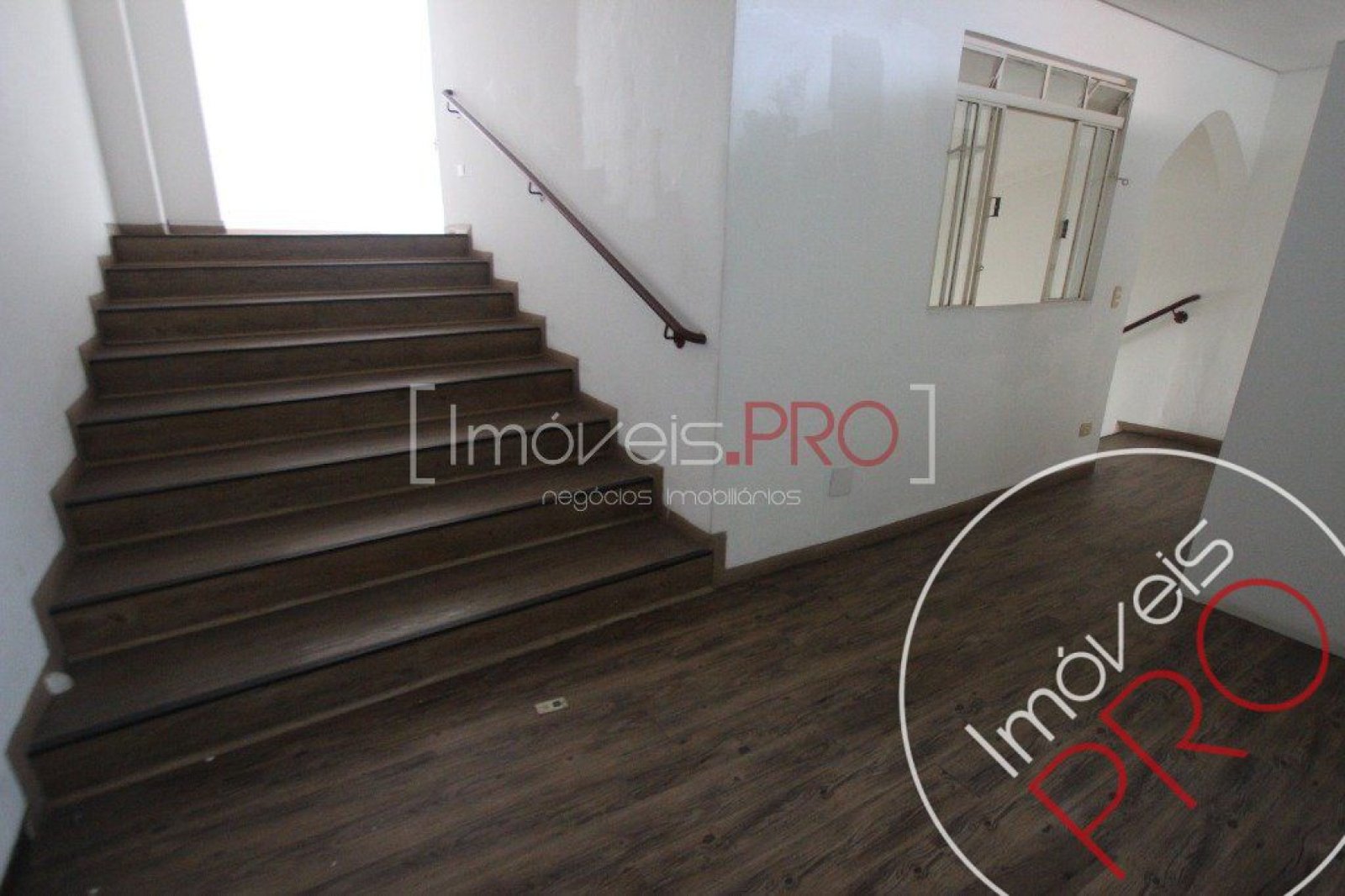 Foto :: https://assets.imoveispro.com.br/thumb/IP1975/loja-venda-moema_IP1975_11_1920x1080.jpg?