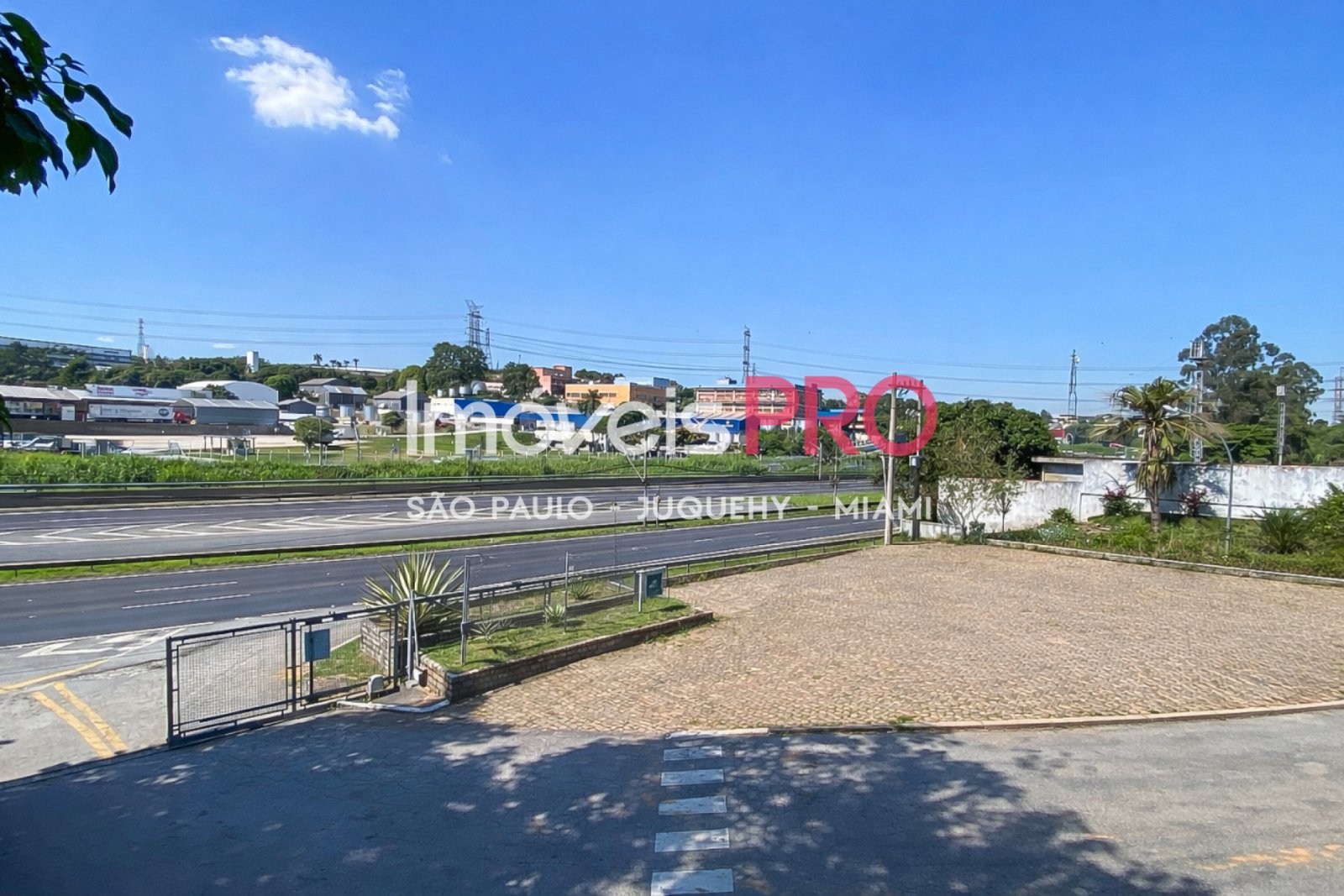 Foto :: https://assets.imoveispro.com.br/thumb/IP19939/galpao-venda-industrial-anhanguera_IP19939_23_1920x1080.jpg?