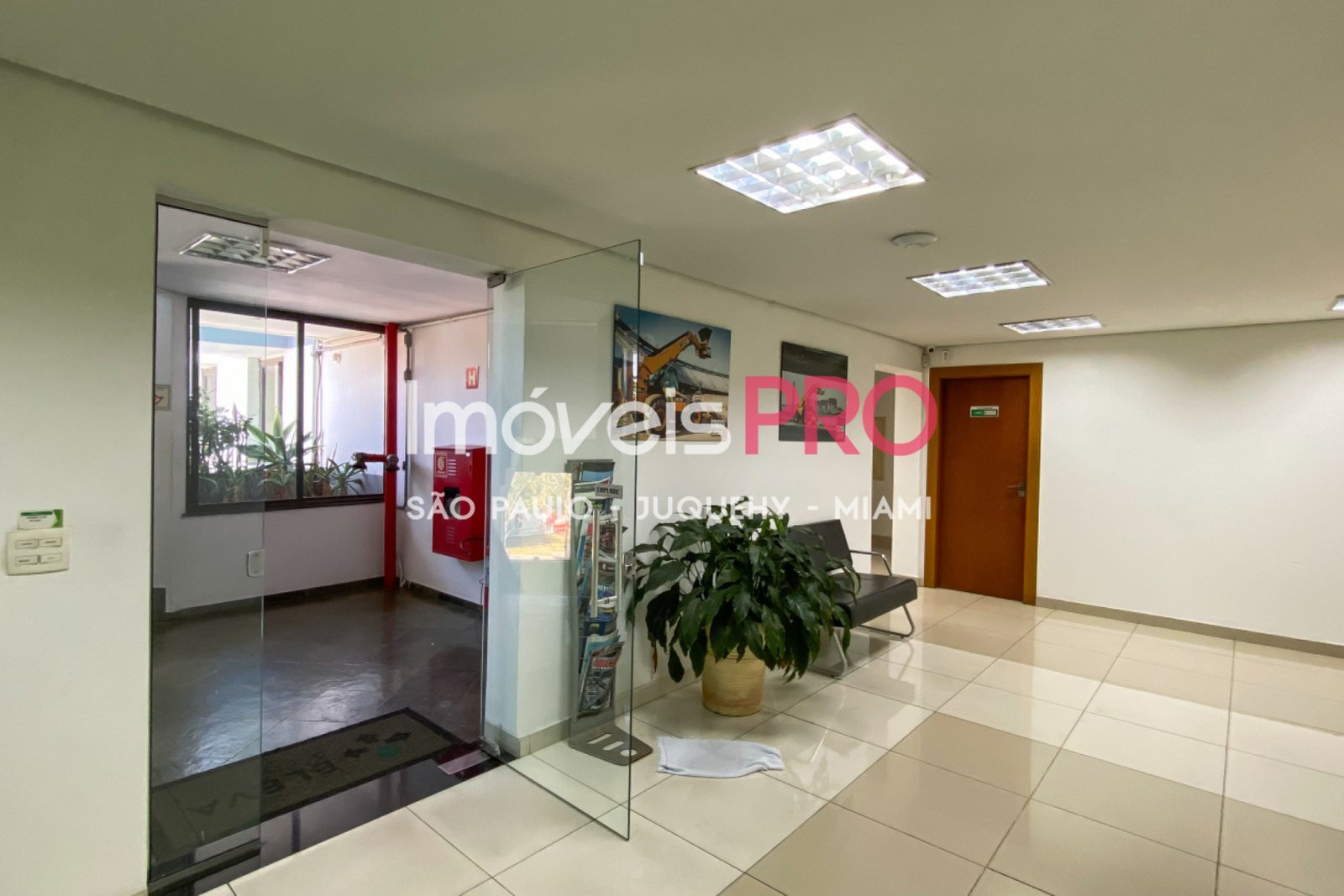 Foto :: https://assets.imoveispro.com.br/thumb/IP19939/galpao-venda-industrial-anhanguera_IP19939_53_1920x1080.jpg?