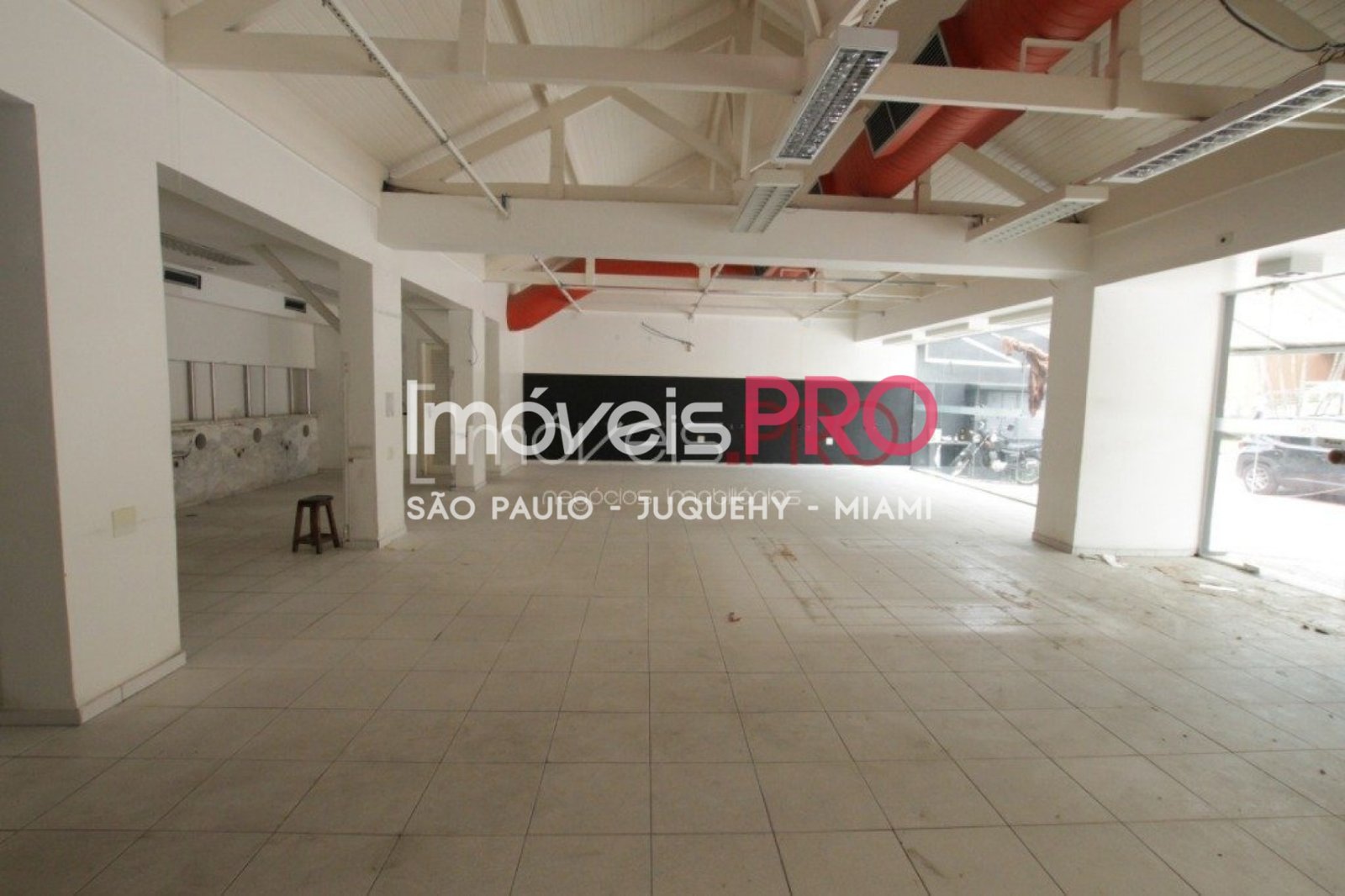 Loja, 245 m², para alugar em Moema — foto 2