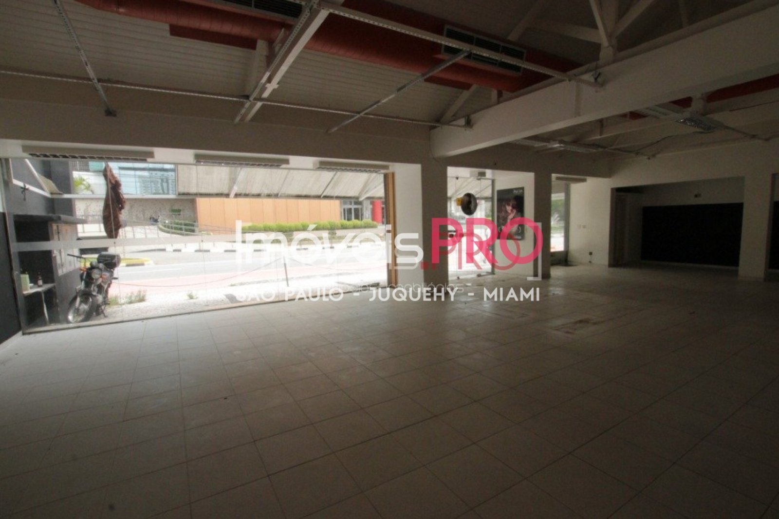 Loja, 245 m², para alugar em Moema — foto 6