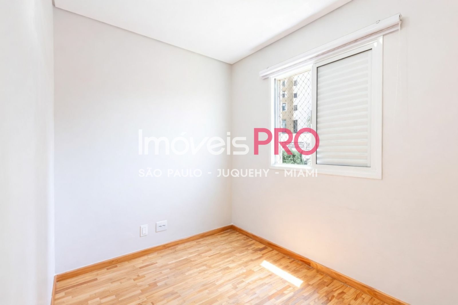 Foto :: https://assets.imoveispro.com.br/thumb/IP21983/apartamento-venda-alto-de-pinheiros_IP21983_11_1920x1080.jpg?
