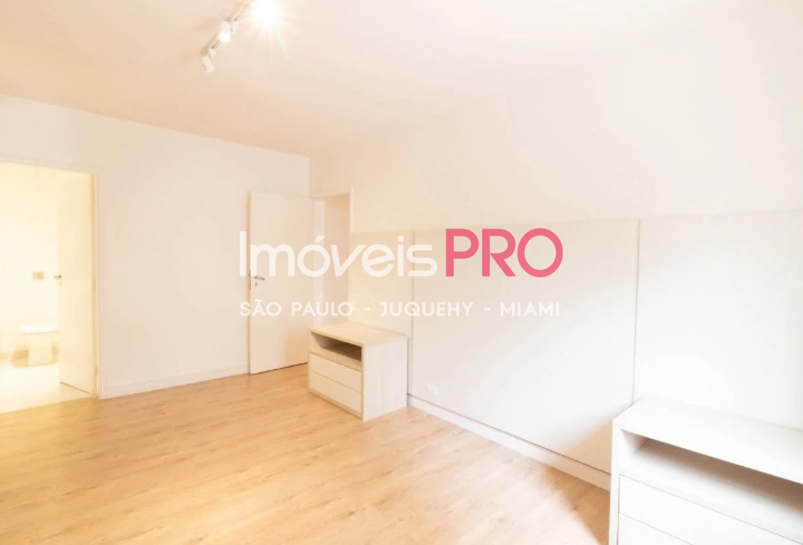 Foto :: https://assets.imoveispro.com.br/thumb/IP22521/apartamento-venda-itaim-bibi_IP22521_11_1920x1080.jpg?