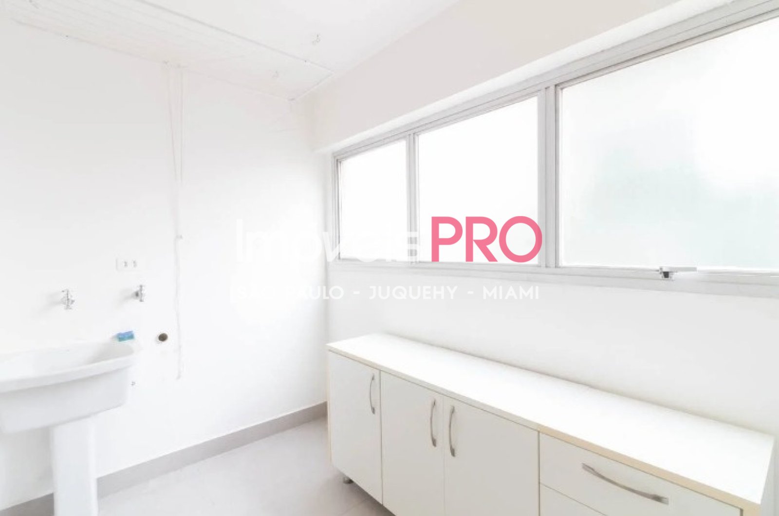 Foto :: https://assets.imoveispro.com.br/thumb/IP22521/apartamento-venda-itaim-bibi_IP22521_17_1920x1080.jpg?