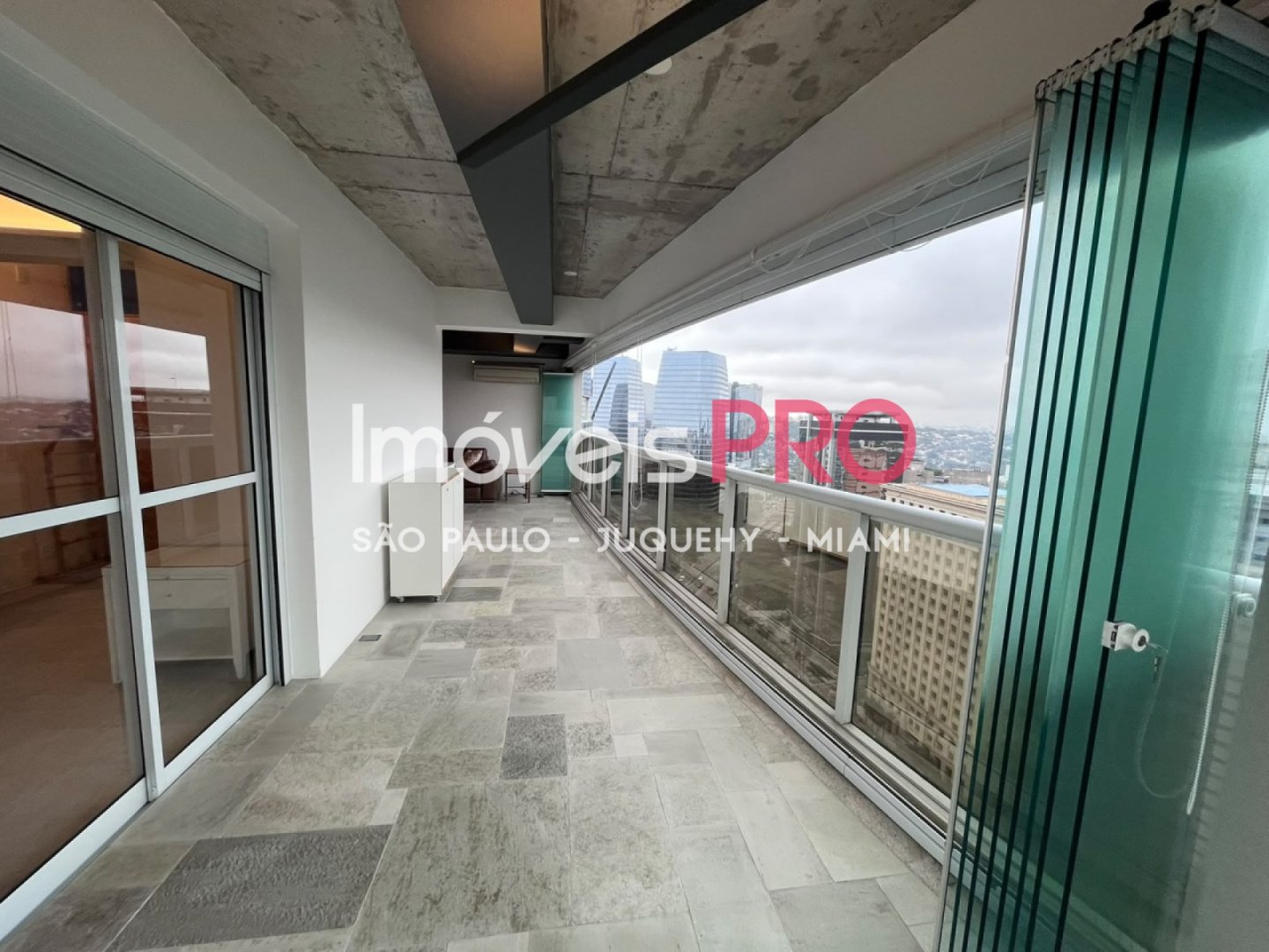 Foto :: https://assets.imoveispro.com.br/thumb/IP22605/apartamento-venda-itaim-bibi_IP22605_11_1920x1080.jpg?