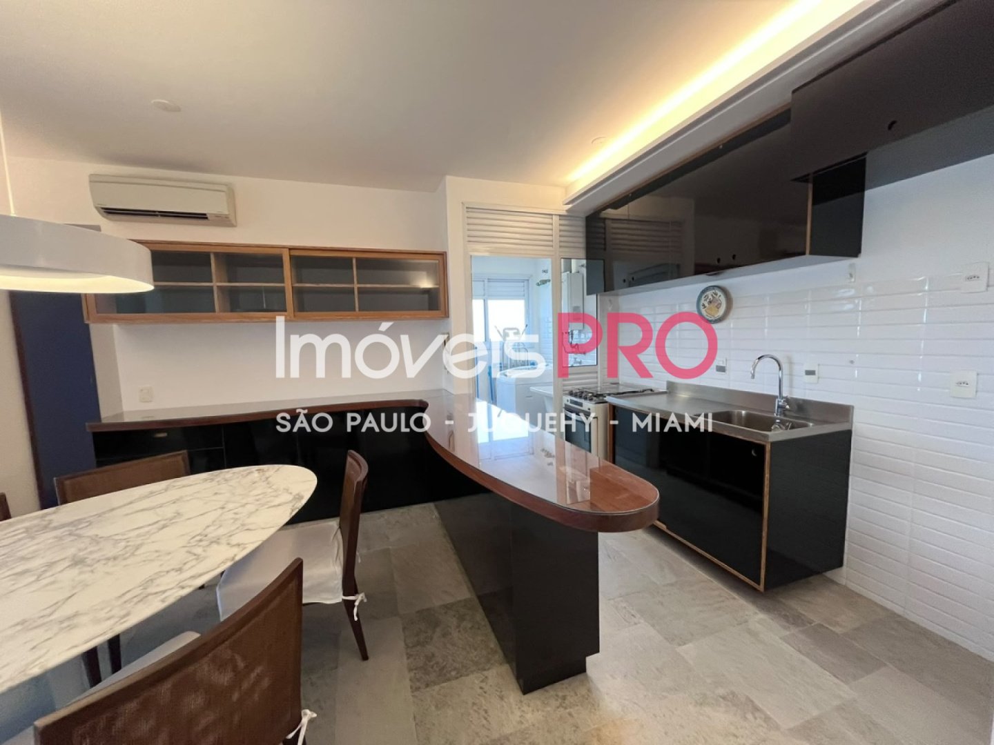 Foto :: https://assets.imoveispro.com.br/thumb/IP22605/apartamento-venda-itaim-bibi_IP22605_17_1920x1080.jpg?