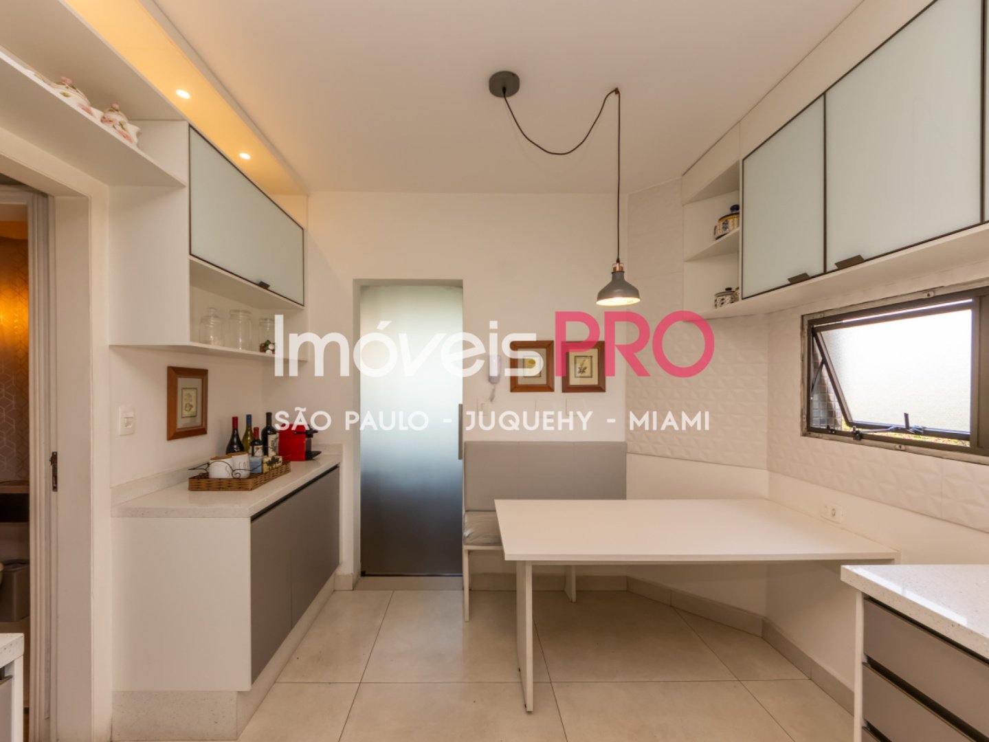 Foto :: https://assets.imoveispro.com.br/thumb/IP23007/apartamento-venda-moema_IP23007_35_1920x1080.jpg?