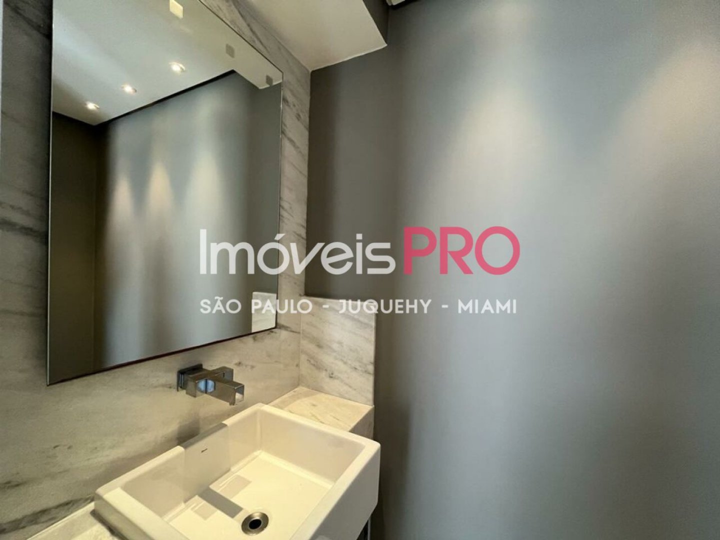 Foto :: IP23676