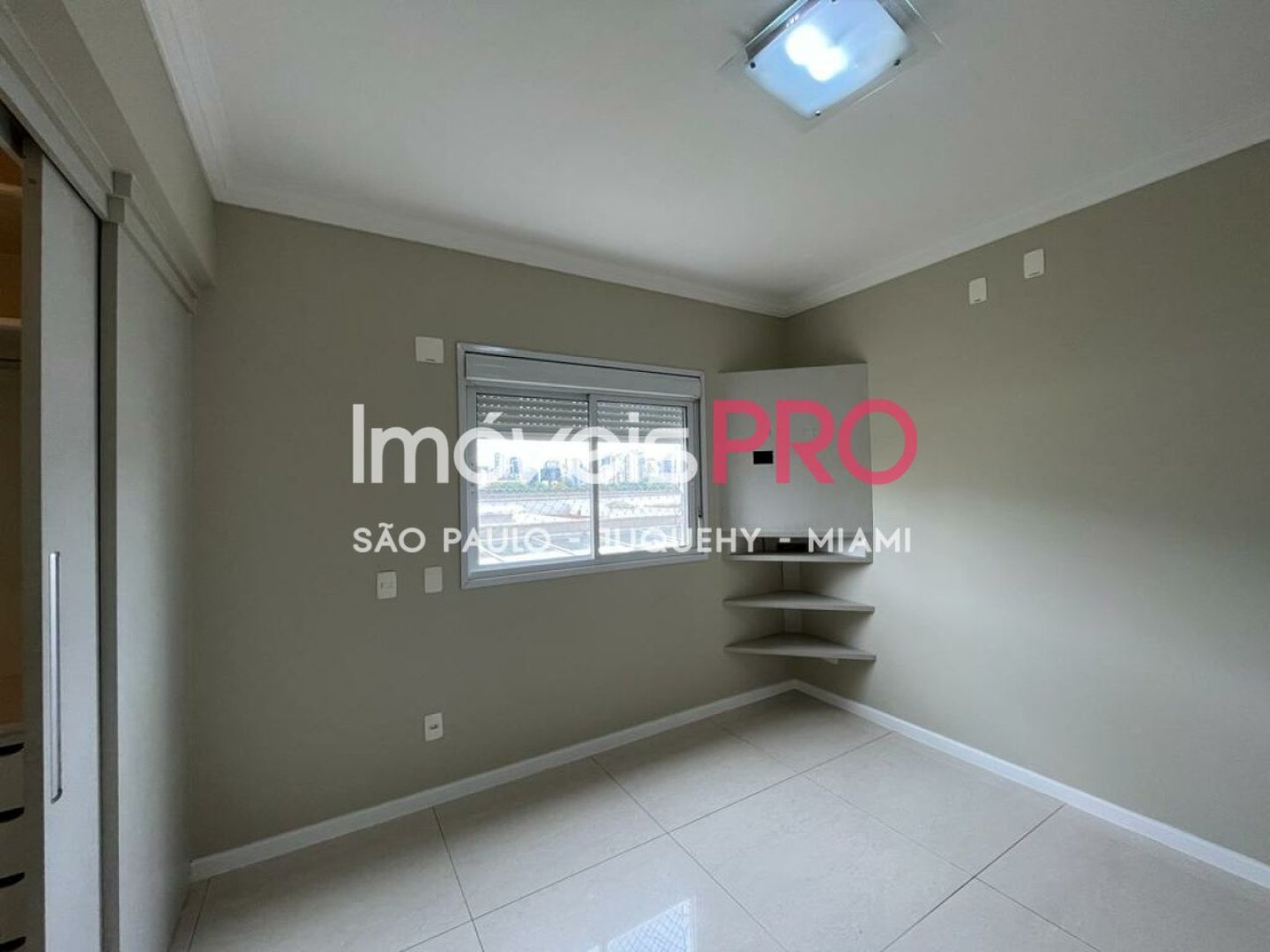 Foto :: IP24326