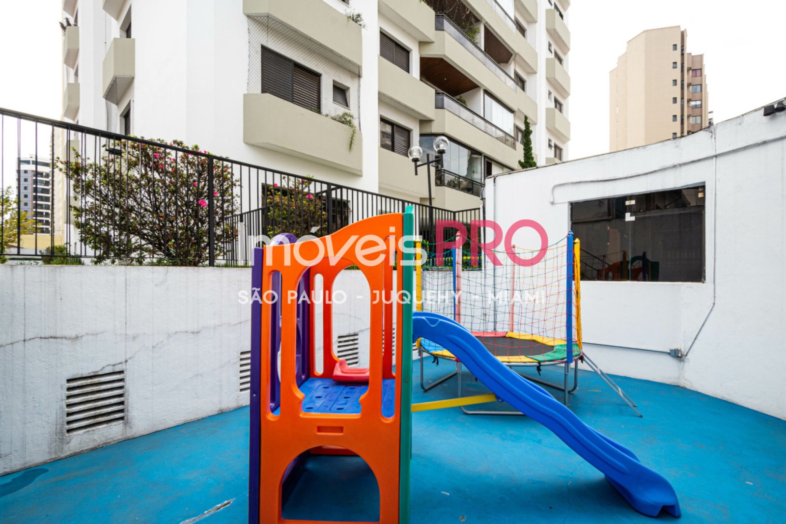 Foto :: https://assets.imoveispro.com.br/thumb/IP2460/cobertura-venda-moema_IP2460_35_1920x1080.jpg?