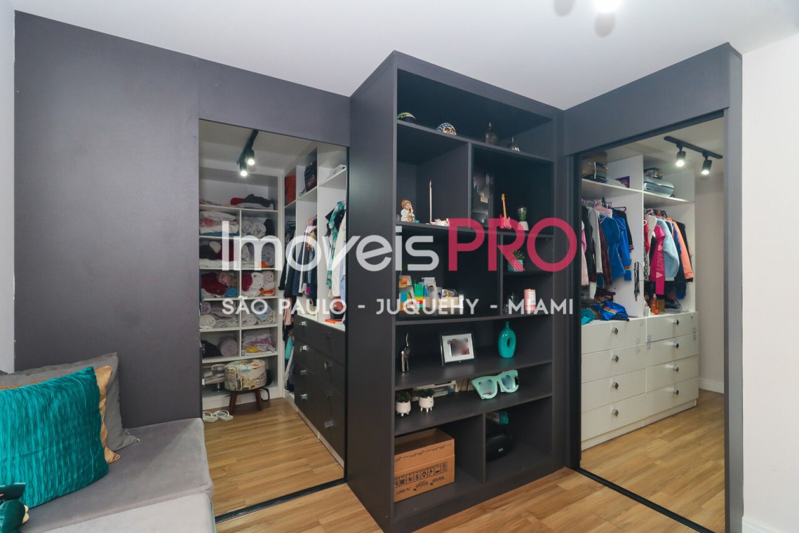 Foto :: IP24798