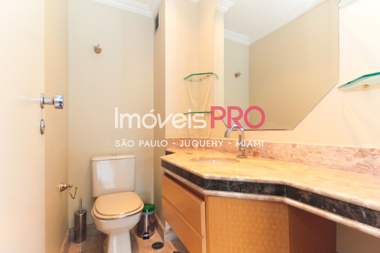 Foto :: IP26474