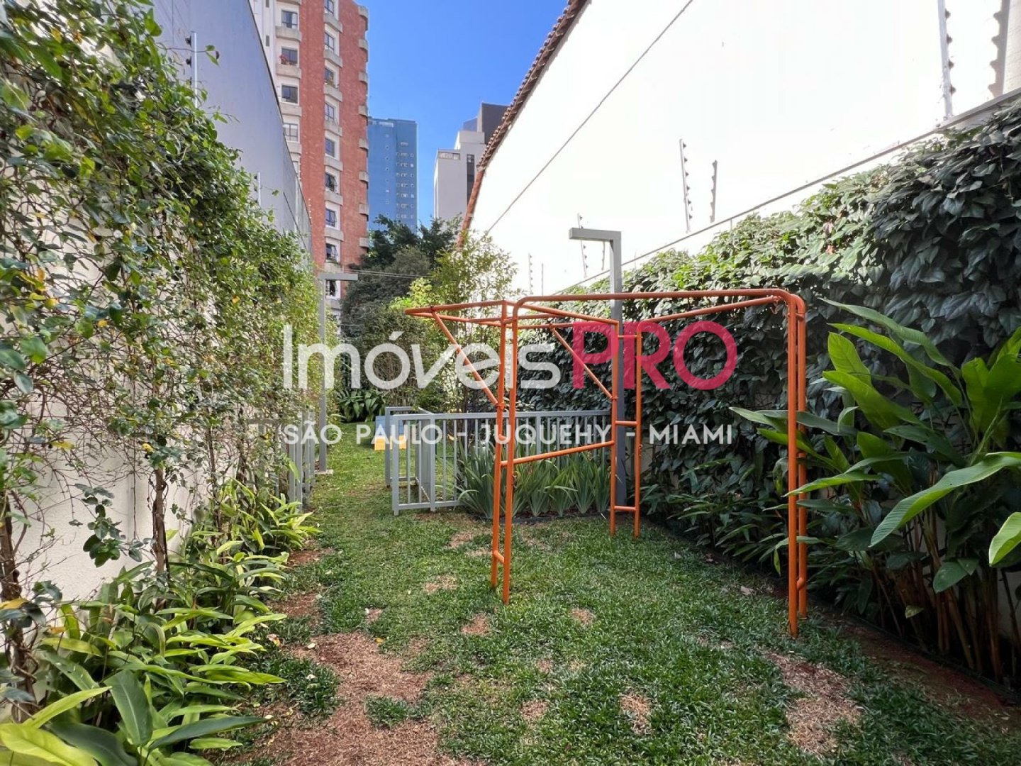 Foto :: https://assets.imoveispro.com.br/thumb/IP28493/apartamento-venda-vila-mariana_IP28493_53_1920x1080.jpg?