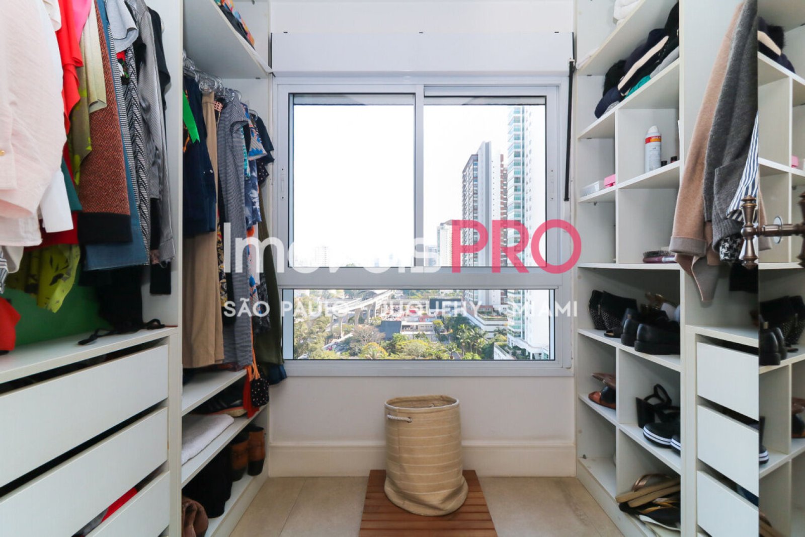 Foto :: https://assets.imoveispro.com.br/thumb/IP28668/apartamento-venda-campo-belo_IP28668_11_1920x1080.jpg?