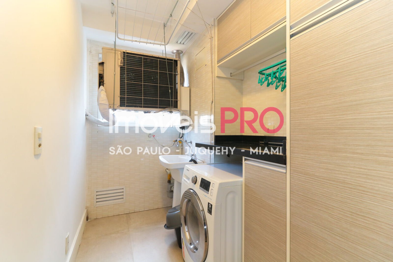 Foto :: https://assets.imoveispro.com.br/thumb/IP28668/apartamento-venda-campo-belo_IP28668_17_1920x1080.jpg?