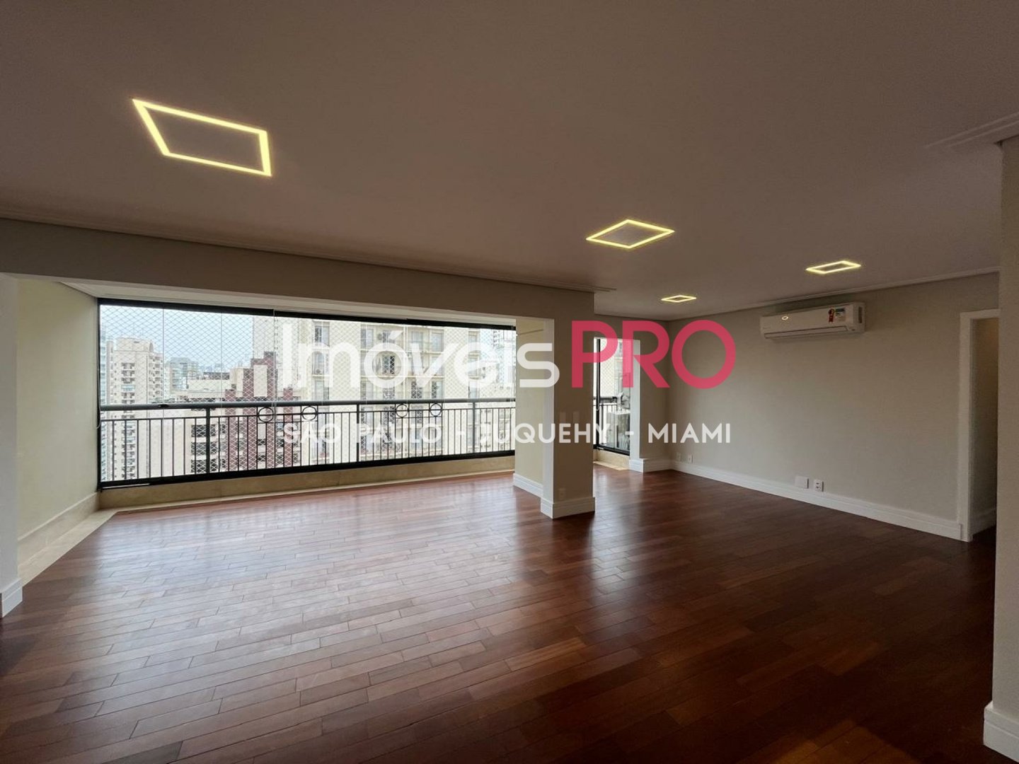 Apartamento de 3 quartos, 125 m², à venda em Moema Pássaros, R$ 3,4 mi — foto 1 de 35