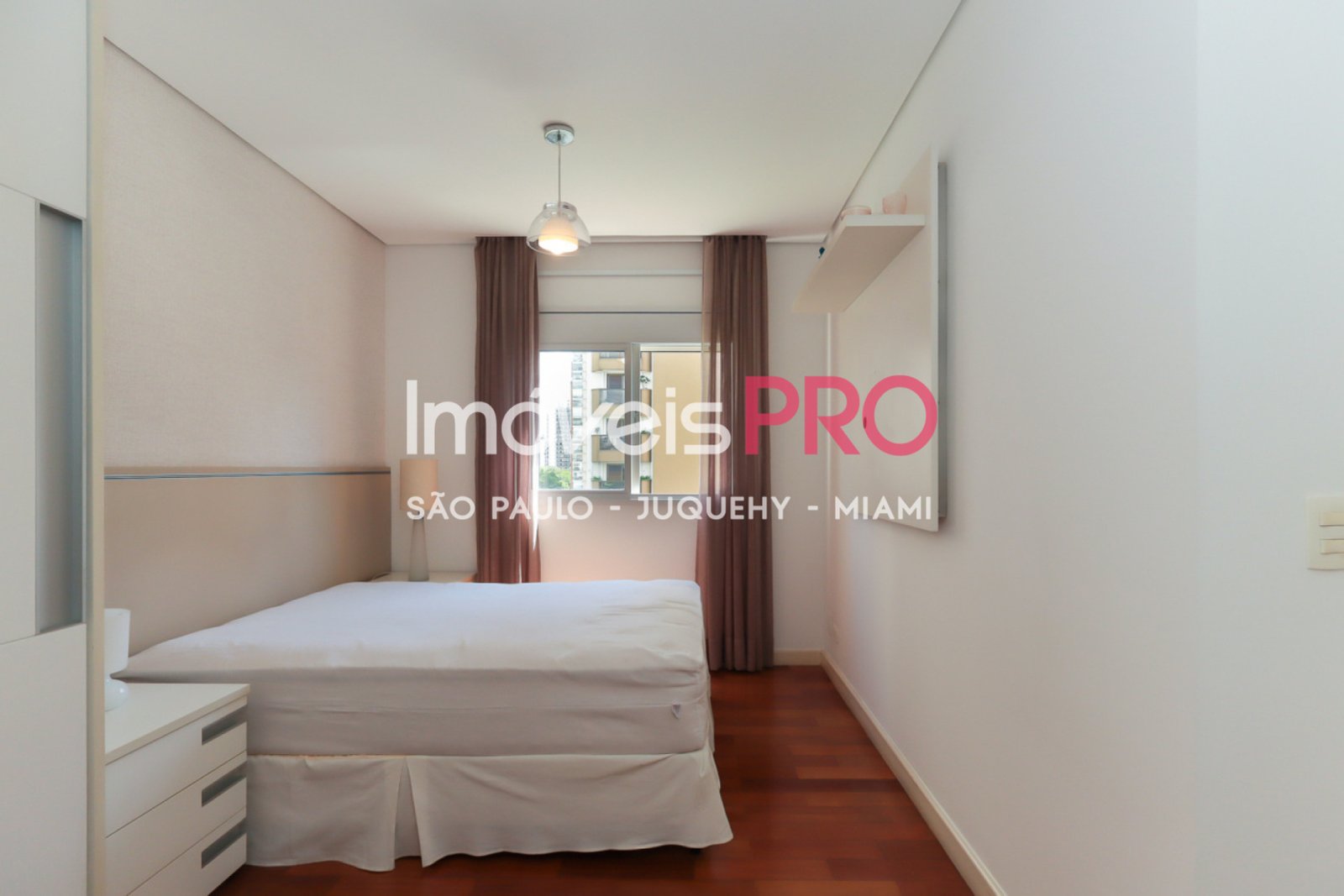 Foto :: IP30637