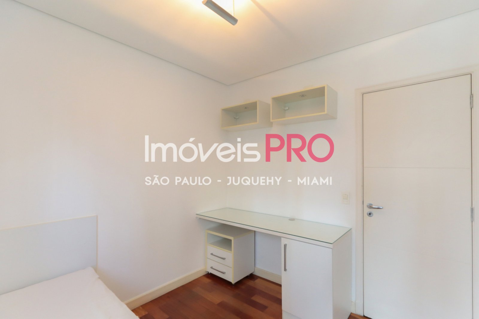 Foto :: IP30637