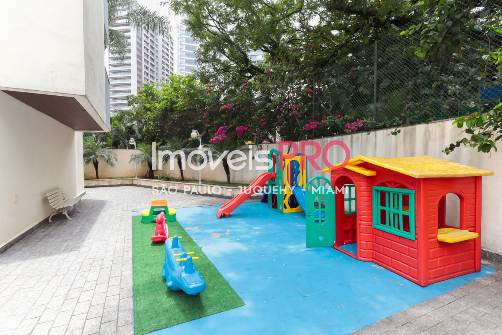 Foto :: https://assets.imoveispro.com.br/thumb/IP31322/apartamento-venda-moema_IP31322_23_1920x1080.jpg?