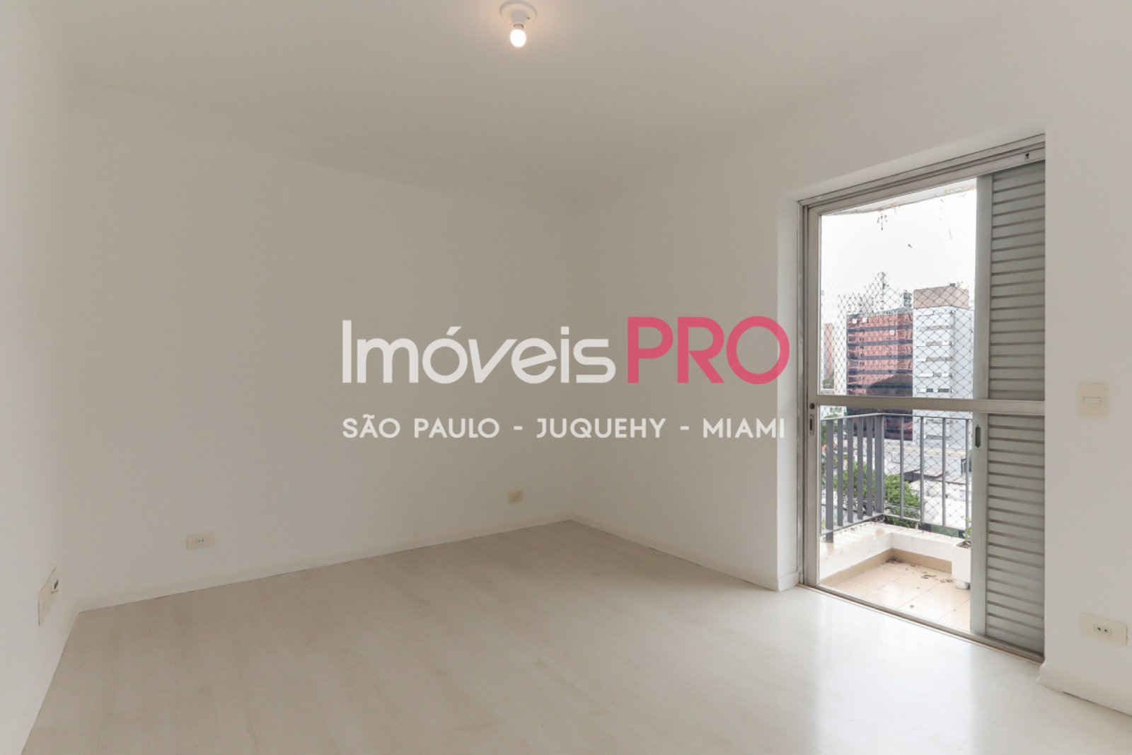 Foto :: https://assets.imoveispro.com.br/thumb/IP31559/apartamento-venda-moema_IP31559_11_1920x1080.jpg?