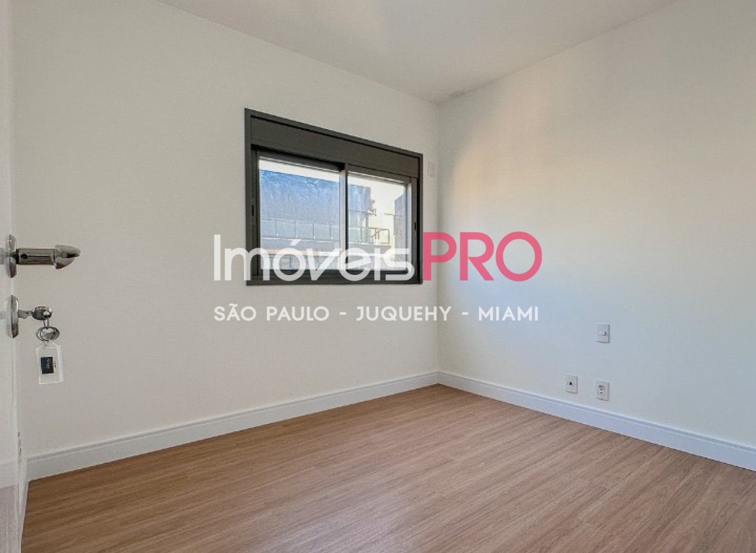 Foto :: https://assets.imoveispro.com.br/thumb/IP31626/apartamento-venda-pinheiros_IP31626_17_1920x1080.jpg?