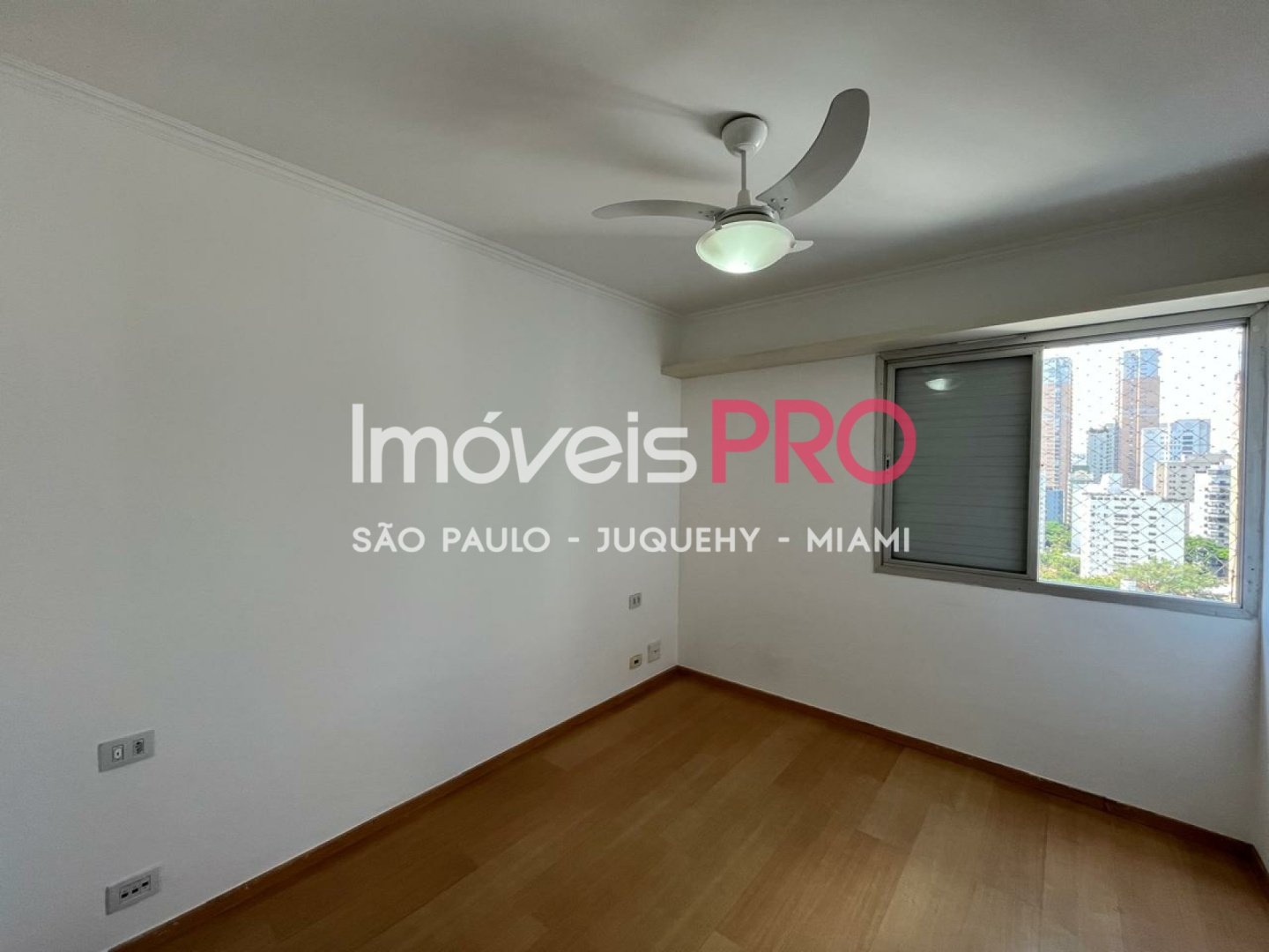 Foto :: https://assets.imoveispro.com.br/thumb/IP31999/apartamento-venda-moema_IP31999_11_1920x1080.jpg?