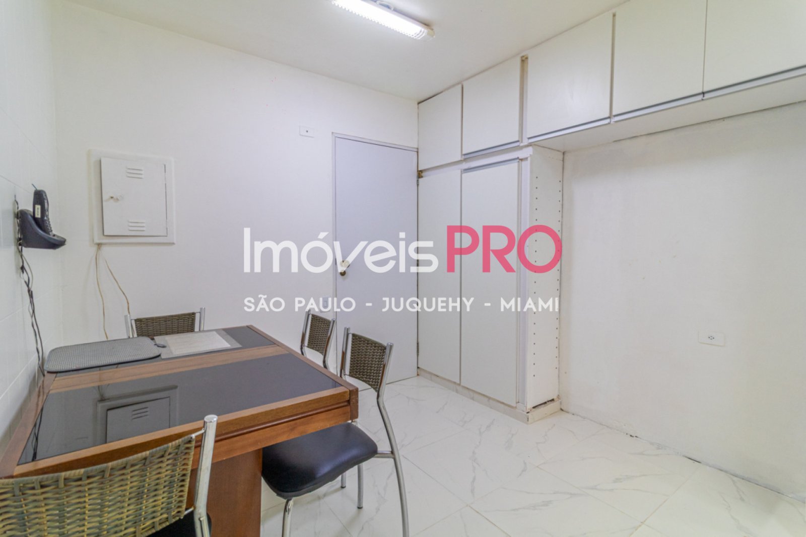 Foto :: https://assets.imoveispro.com.br/thumb/IP32272/apartamento-venda-moema_IP32272_29_1920x1080.jpg?