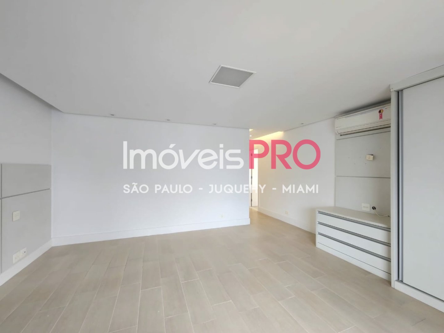 Foto :: https://assets.imoveispro.com.br/thumb/IP32590/cobertura-venda-pinheiros_IP32590_17_1920x1080.jpg?