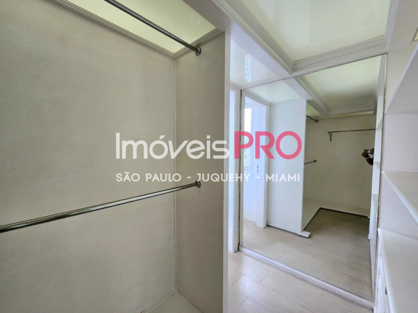 Foto :: https://assets.imoveispro.com.br/thumb/IP32590/cobertura-venda-pinheiros_IP32590_23_1920x1080.jpg?