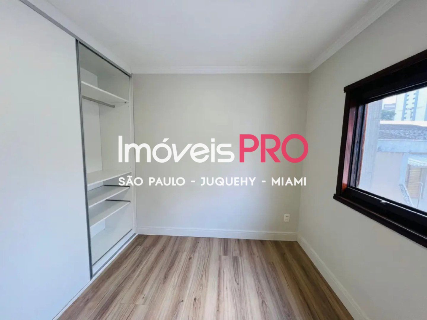 Foto :: https://assets.imoveispro.com.br/thumb/IP32618/apartamento-venda-moema_IP32618_11_1920x1080.jpg?