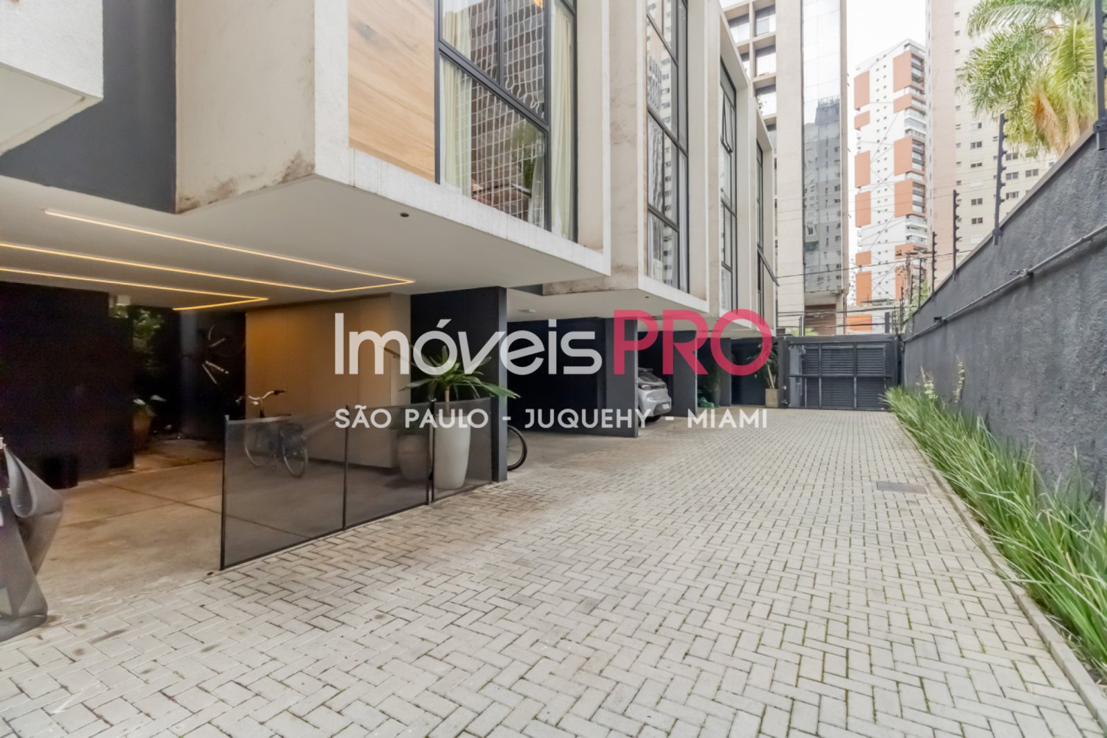 Foto :: https://assets.imoveispro.com.br/thumb/IP32743/casa-venda-vila-nova-conceicao_IP32743_29_1920x1080.jpg?